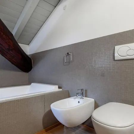 科莫斯威特科莫酒店 公寓